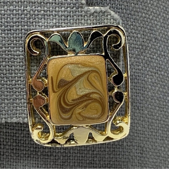 Vintage Gold Toned Square Stud Earrings with Yellow and Brown Swirl Design - Picture 4 of 7